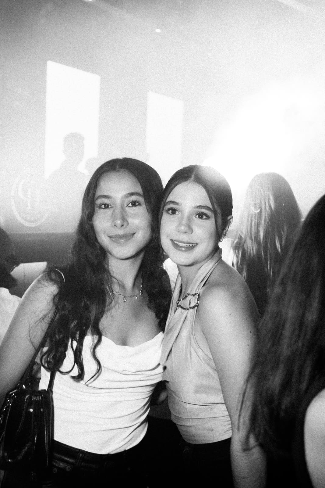 Fotografía nocturna de antro con flash directo — Antro 01