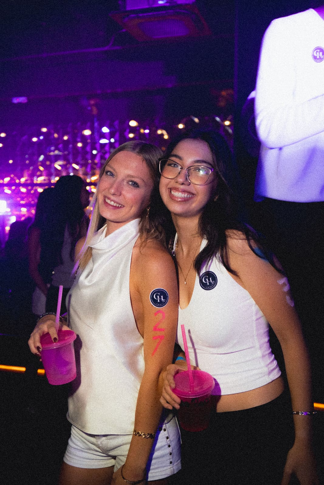 Fotografía nocturna de antro con flash directo — Antro 06